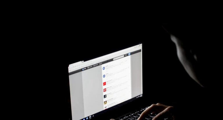 Ünlülerin Twitter hesapları hacklendi! İşte nedeni