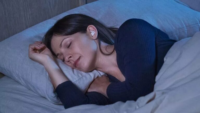 Uyku problemi yaşayanlar için kulaklık çözümü