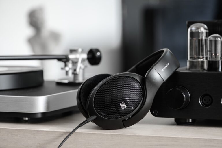 Giriş seviyesi Sennheiser HD 560S tanıtıldı!
