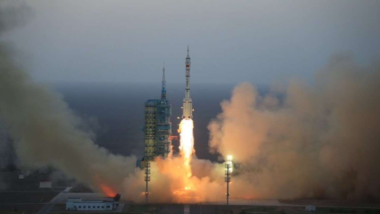 Elon Musk’a Çinli rakip: Long March-2F uzaya fırlatıldı
