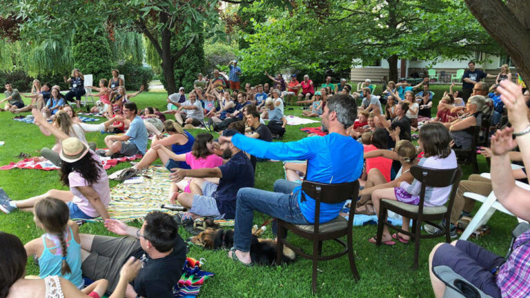 Parklarda ve sahillerde kiralık sandalye dönemi!