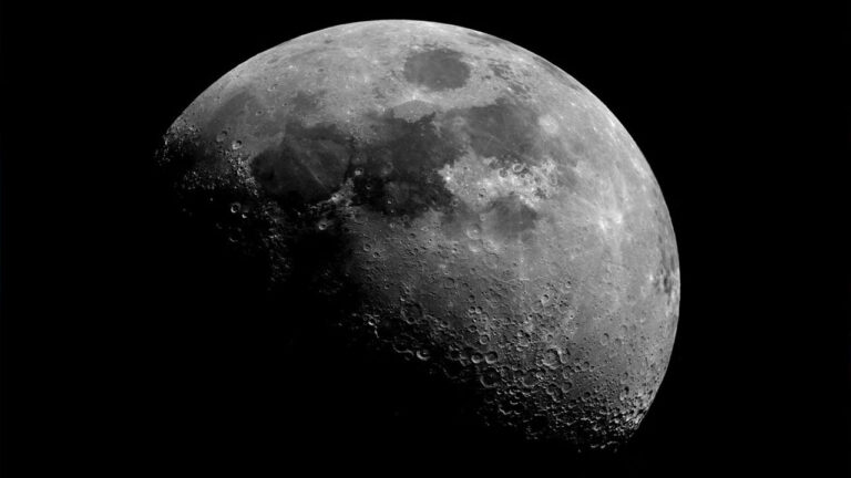 Nasa’dan özel şirketlere ay madenciliği teklifi