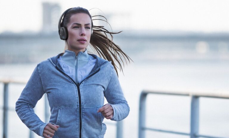 Philips’ten nefes alabilen kulaklık