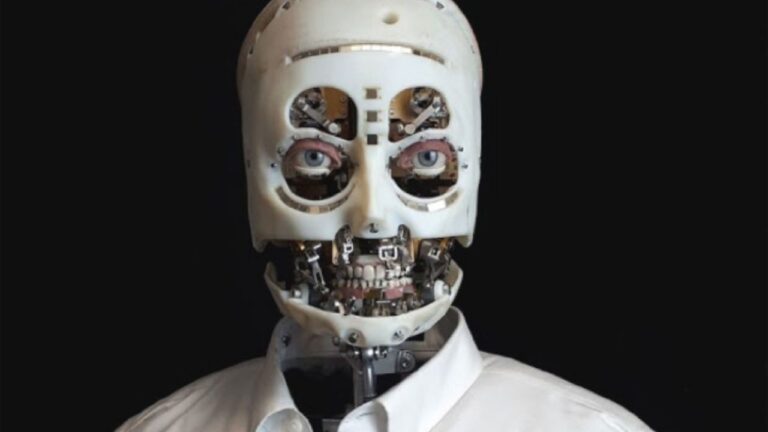 Disney-imzali-gercekci-robot-00