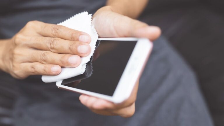 Koronavirüs akıllı telefonda ne kadar süre kalıyor?