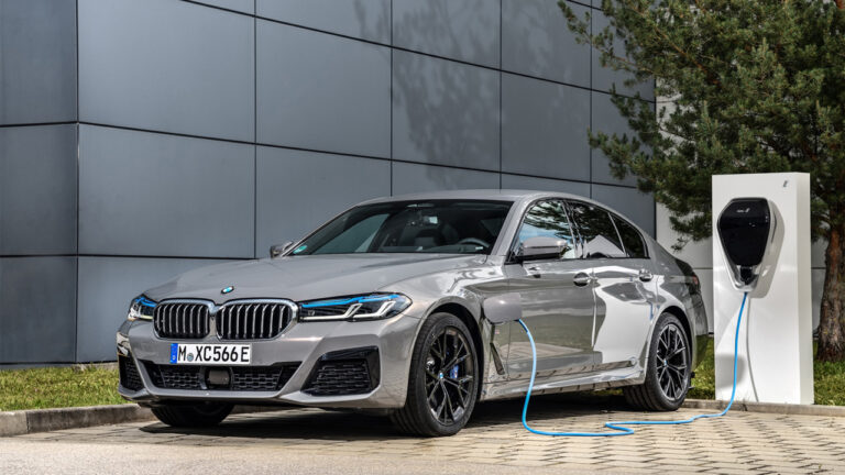 BMW hibrit araçlarını geri çağırıyor! İşte sorun