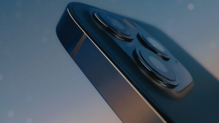 Beklenen video geldi: iPhone 12 parçalarına ayrıldı!