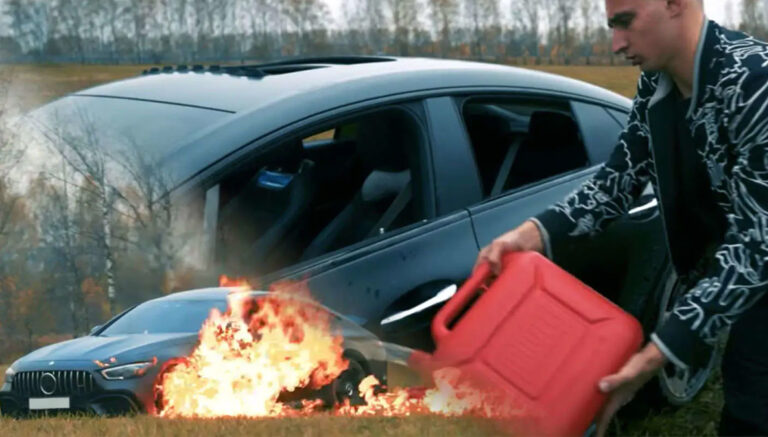 YouTuber yaklaşık 5 milyon liralık aracı yaktı!