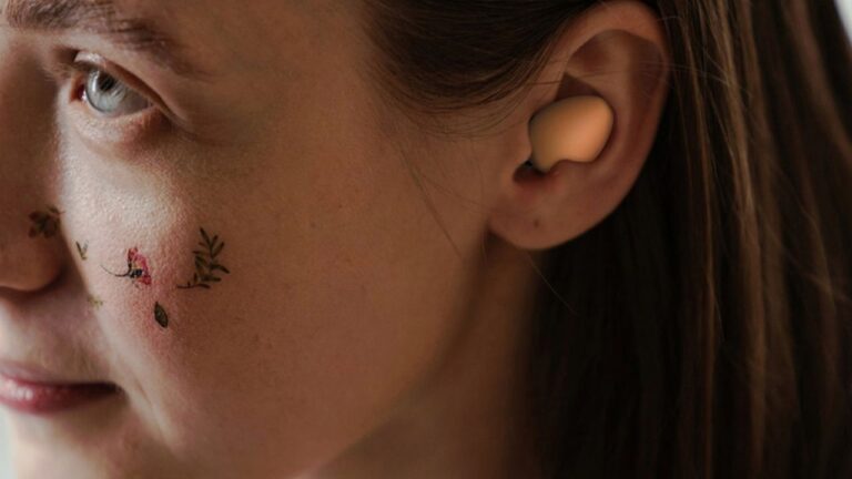 Yumurta tasarımından ilham alan ilginç kulaklık