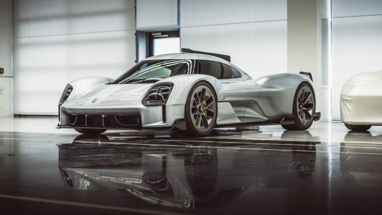 The Porsche 919 Street, Porsche Vision Spyder, Porsche Vision Renndienst-00