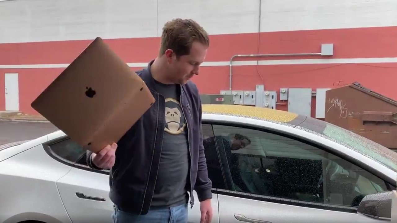 Apple M1 işlemcili MacBook araba anahtarı oldu!