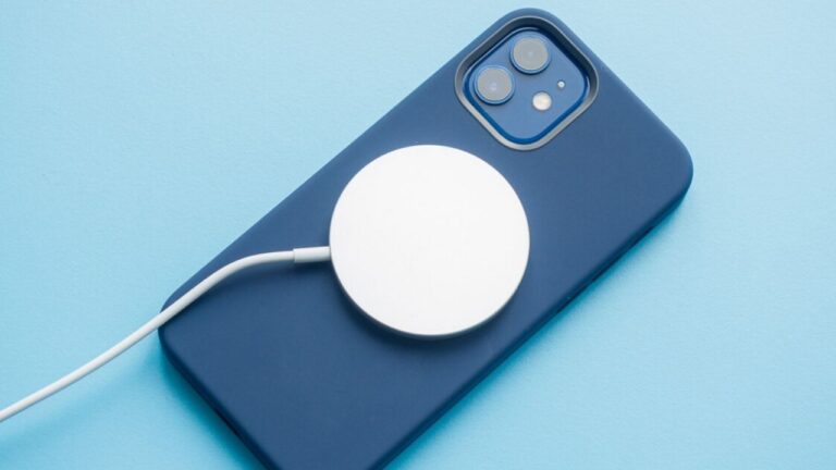 iPhone 12 Pro parçalarına ayrıldı, MagSafe ortaya çıktı!