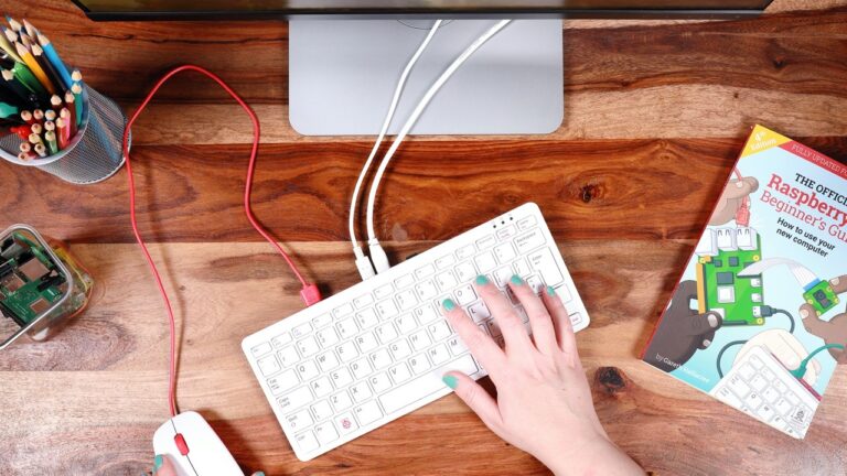 Kompakt mini bilgisayar Raspberry Pi 400 tanıtıldı