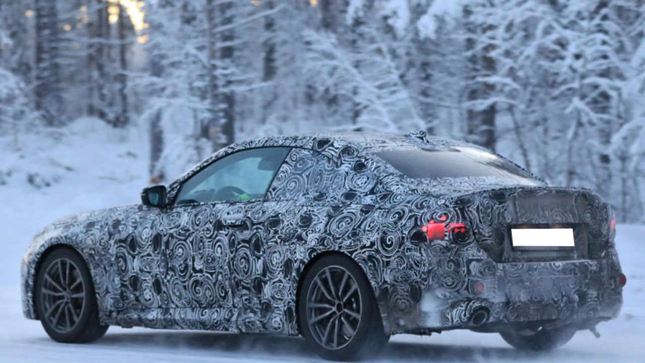 2021 BMW 2 Coupe, kış testi esnasında görüntülendi