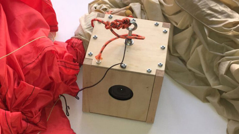 Uzay atıklarına karşı çözüm tahta uydular