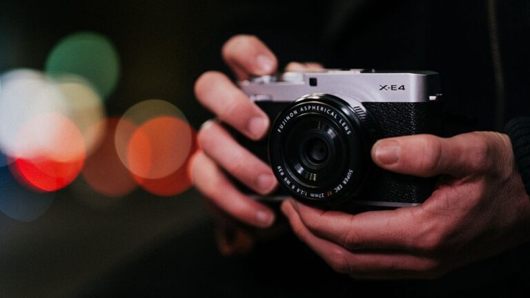 Fujifilm’den aynasız ve daha ince X-E4 modeli