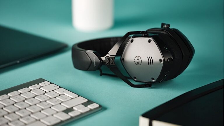 Gürültü engelleme özellikli V-Moda imzalı M-200