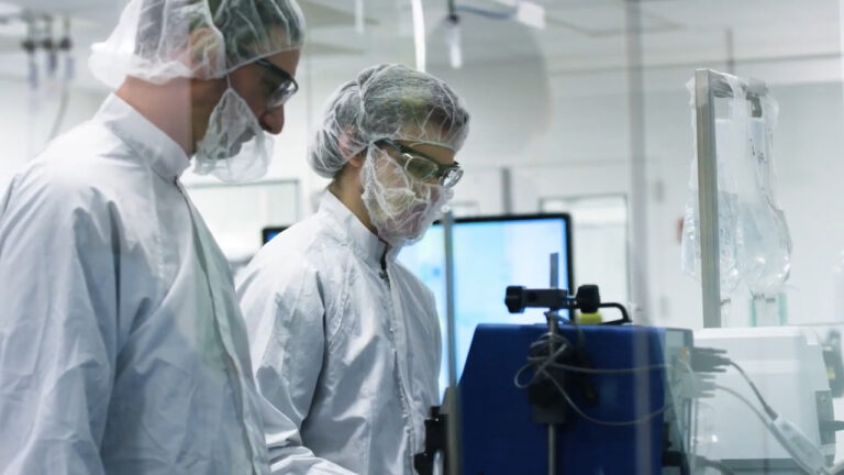 Aşı ne kadar koruyacak? Moderna açıkladı