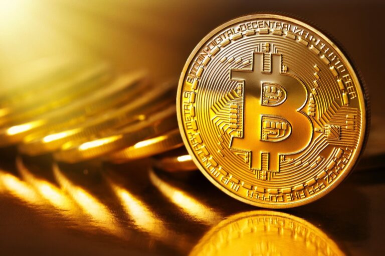 Bitcoin tarihi rekorun ardından hızlı düştü