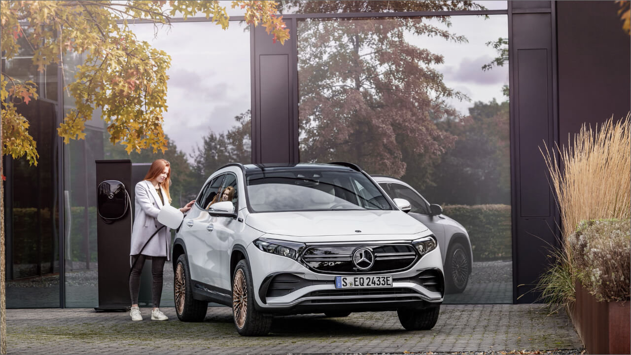 Mercedes uygun fiyatlı elektrikli otomobilini tanıttı