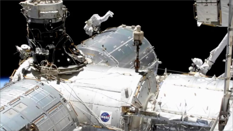 Veri bağlantısı kurmak için uzay yürüyüşü yaptılar