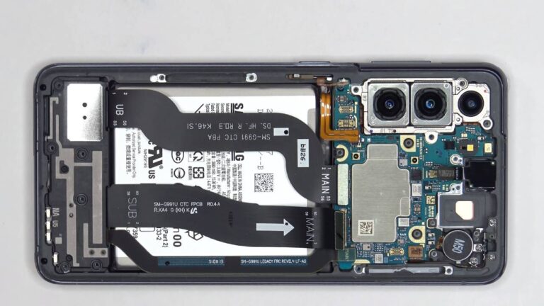 Samsung Galaxy S21 parçalarına ayrıldı