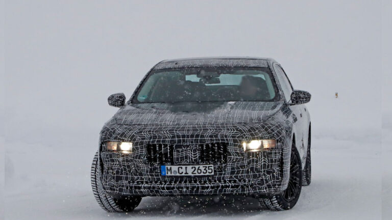 Yeni BMW 7 serisinin fotoğrafları sızdırıldı