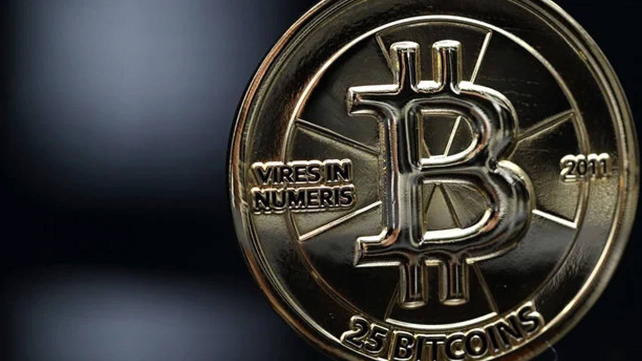 Bitcoin yeniden rekora koşuyor: 60 bin doları aştı