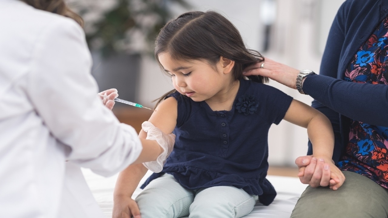 Oxford Covid-19 aşısını çocuklarda deneyecek