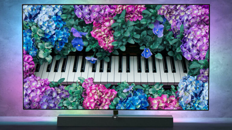 Philips 65 inç 4K OLED TV teknoloji marketlerde!