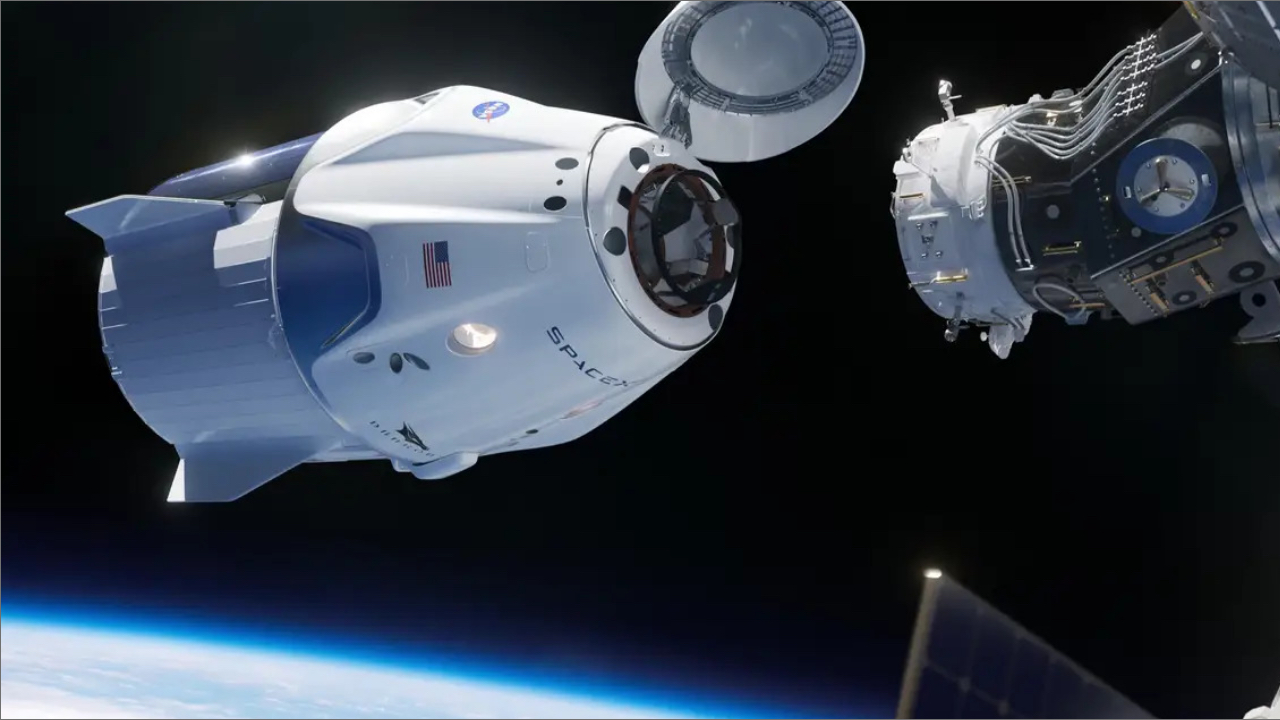 SpaceX, bu yıl dört sivili uzaya götürecek
