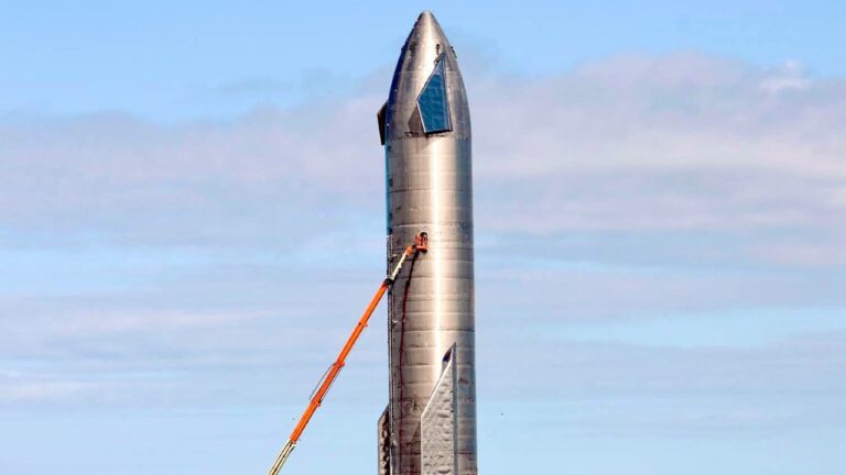 En güçlü roket Starship inişte çakıldı