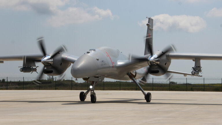 Akıncı TİHA, İHA-122 ile hedefi yok etti! İşte o anlar