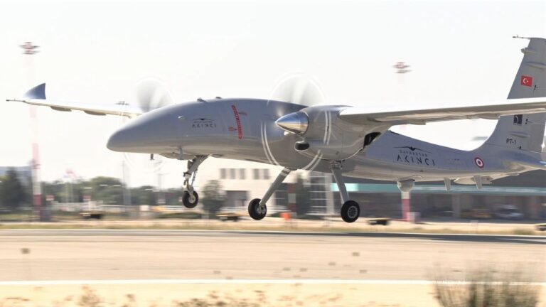 Akıncı 3 yükseklerden uçtu: İşte görüntüler