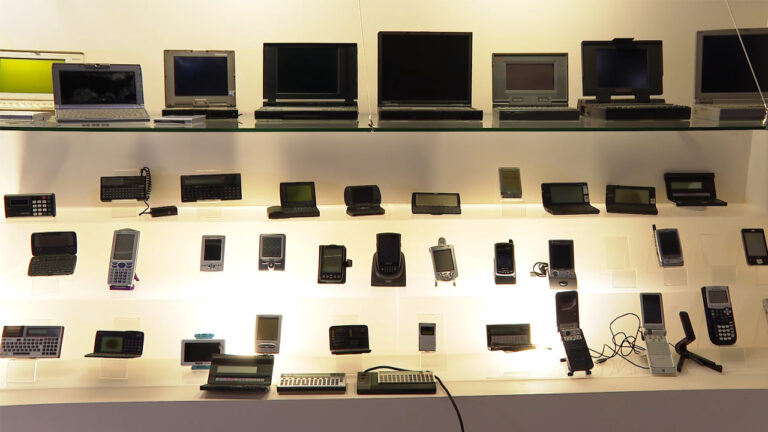 Eski elektronik cihazlarını müzeye bağışladılar!