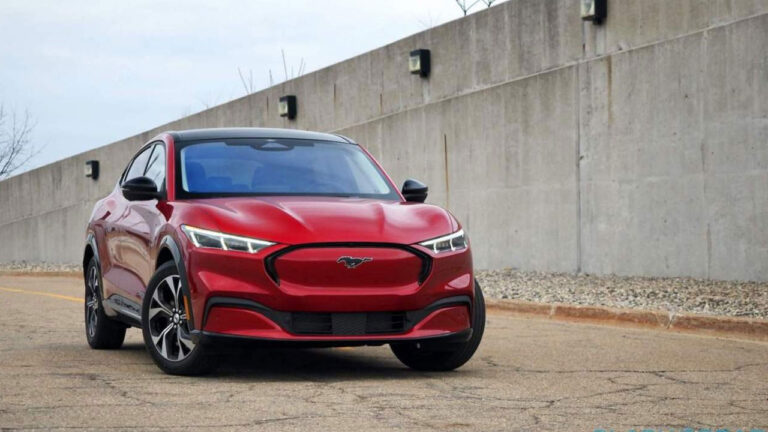 Yazılım hatası elektrikli Mustang’lerde sorun yarattı
