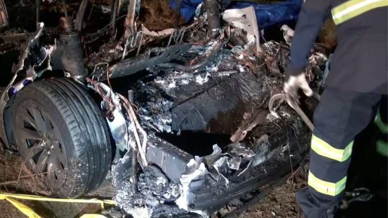 Tesla bir ölümcül kazaya daha karıştı