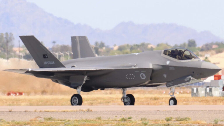 Türkiye F-35 programından çıkarıldı