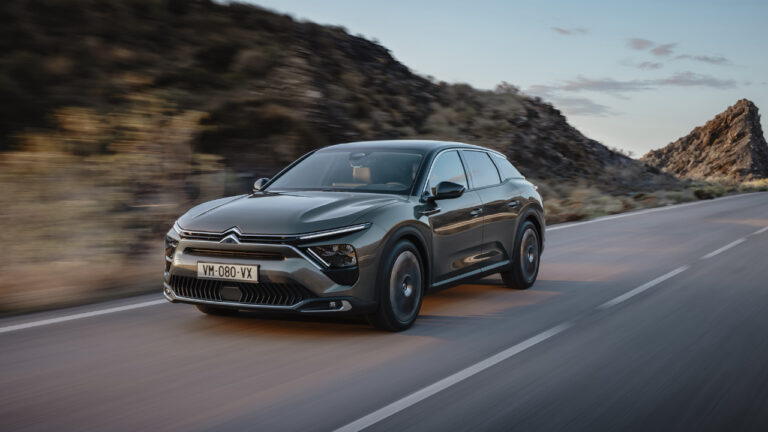 Konfor odaklı yeni Citroen C5 X tanıtıldı