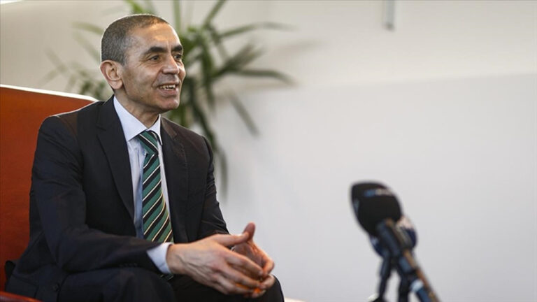 Bilim Kurulu Toplantısında Uğur Şahin sürprizi