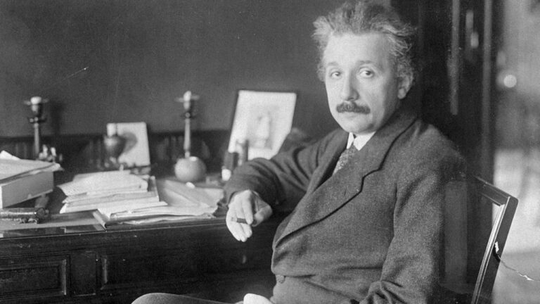 Albert Einstein’in el yazısı mektubu rekor fiyata satıldı