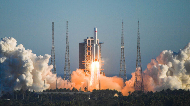 Çin’in uzaya yolladığı roket, Dünya’yı tehdit ediyor