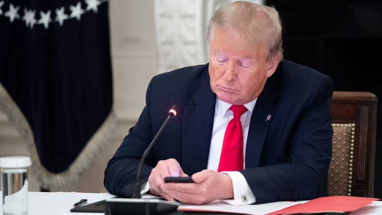 Donald Trump’tan sosyal medya atılımı!