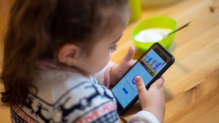 Facebook’a açık mektup: Instagram Kids’den vazgeçin