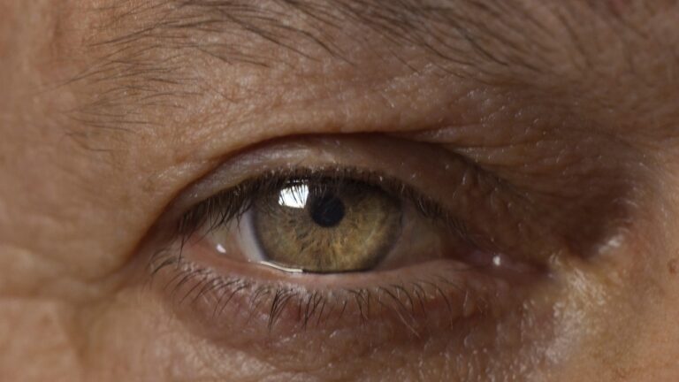 Çığır açan tedavi: Görme engelli hasta görmeye başladı