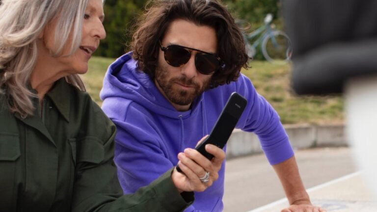 Nokia yeni tuşlu telefonu 2720 V Flip’i duyurdu