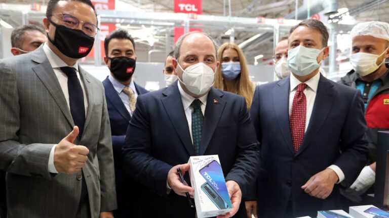 TCL, Türkiye’de akıllı telefon üretimine başladı