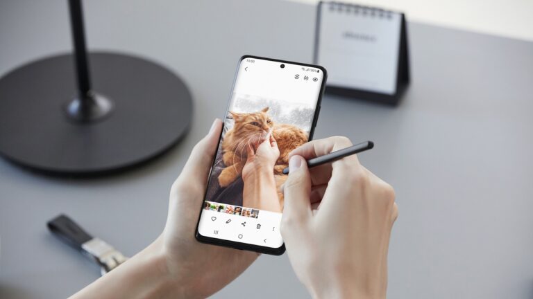 Galaxy S21 serisi için sevindiren Android 12 gelişmesi!