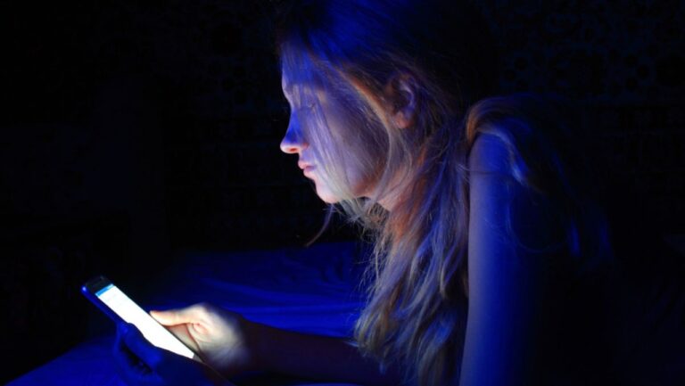 Yüzde 20 daha fazla ışıkla ekran güç tasarrufu sağlandı