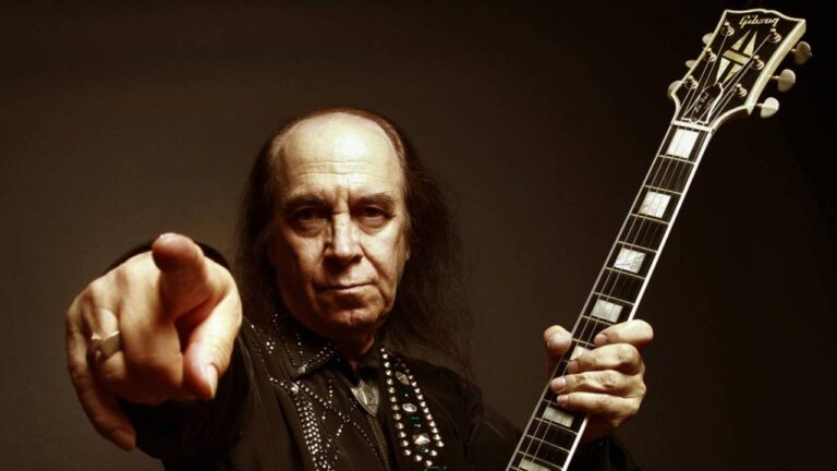 Erkin Koray sosyal medyadan isyan etti!